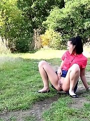 15 pictures - Gorgeous European pisses outside like a fountain