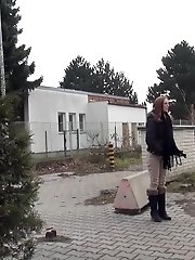 15 pictures - Redhead babe pisses in the middle of the city
