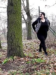 15 pictures - Chubby girl squats outside to piss in the woods
