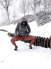 15 pictures - Sexy girl melts snow as she pisses outside