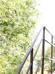 15 pictures - Gorgeous blonde squats to piss on top step