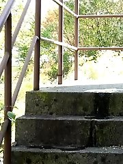 15 pictures - Gorgeous blonde squats to piss on top step